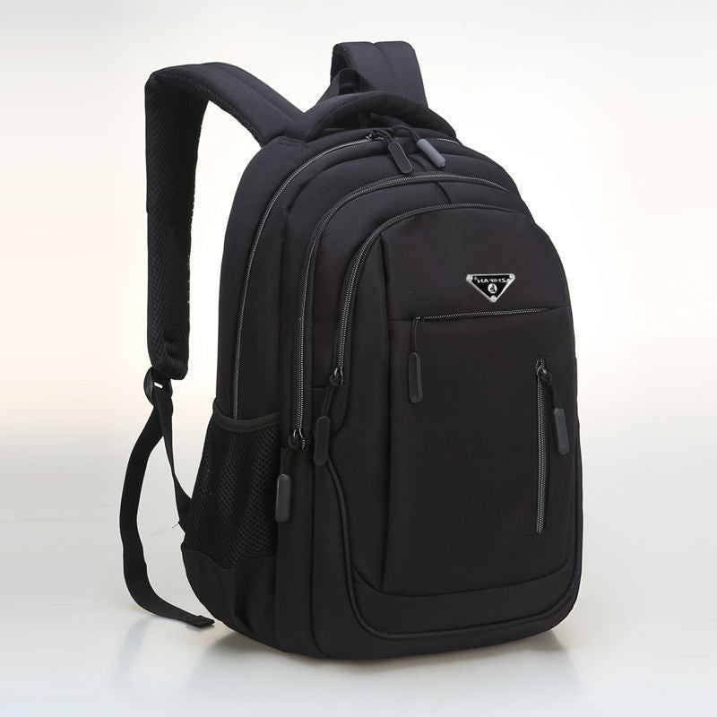 Urbaner Laptop-Rucksack mit großem Volumen – leichter Reiserucksack aus Polyester mit Reißverschluss, schlichtem Design und Platz für 16-Zoll-Notebook.