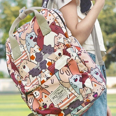 Großer Damenrucksack mit fröhlichem Katzenmotiv im Streetstyle-Design, gepolsterten Schultergurten und Laptopfach – Modell Happy Cat“