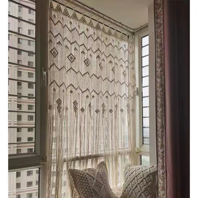 Handgewebter Türvorhang oder Fenstervorhang in beige