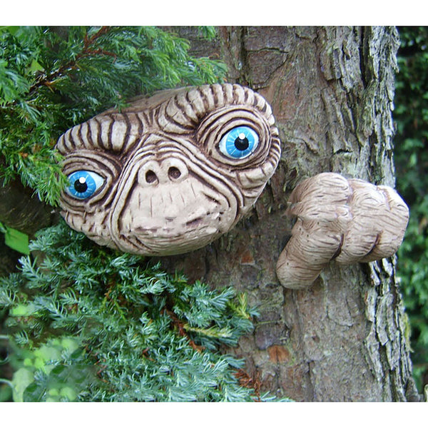 Handgefertigtes Baumgesicht aus Resin als Gartendeko – witzige Outdoor-Dekoration für Baum, Zaun oder Wand, wetterfest und UV-beständig.