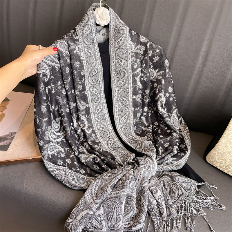 Warmer Ethno- Schal im Kaschmirlook