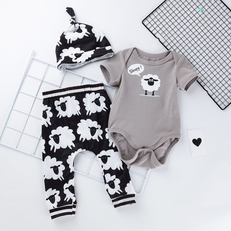 Babys erstes Design: "Schäfchen"-Set aus Body, Strampler & Mütze