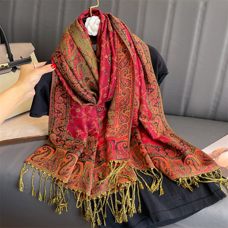 Warmer ethnischer Schal im Kaschmirlook