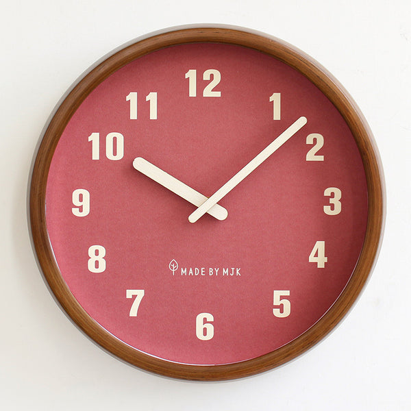 Wanduhr aus Massivholz – Modern. Retro. Zeitlos.