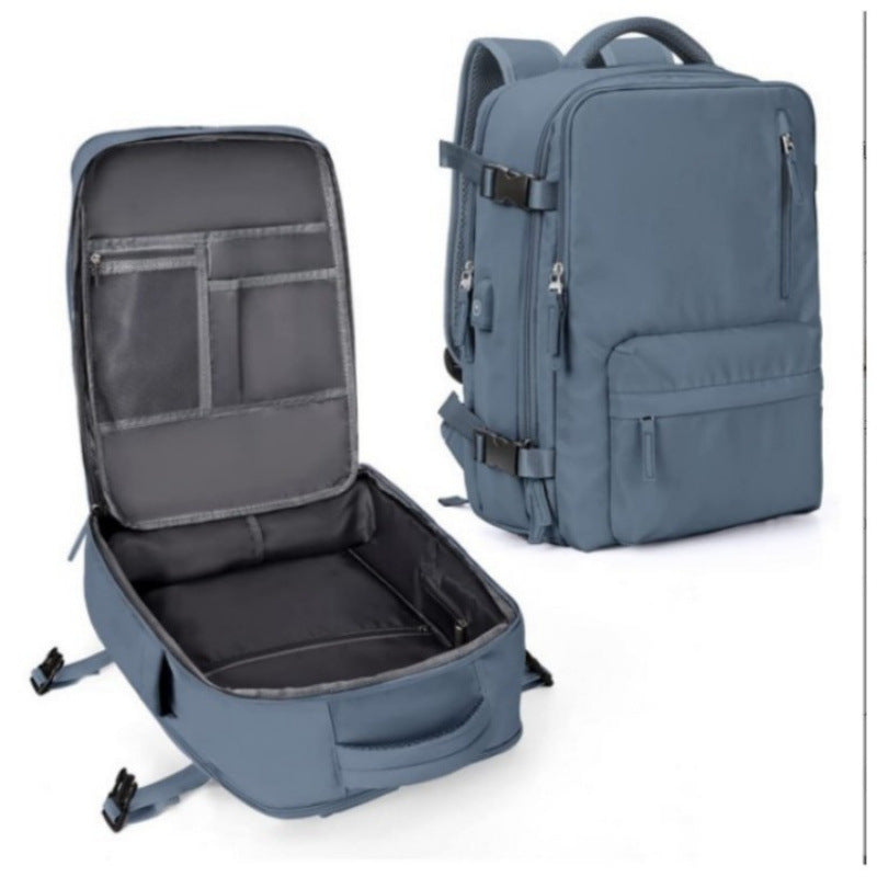 Vielseitig funktionelle Reise-Tasche, Bagpack – Minimal & Smart, Reisen im Flugzeug