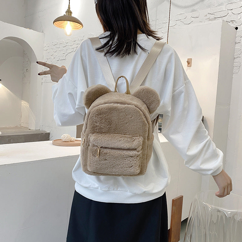 Kleiner Damenrucksack aus weichem Cordstoff im Plüsch-Stil, mit Sandwich-Außentasche und Doppelträgern – ideal für Herbst und Winter